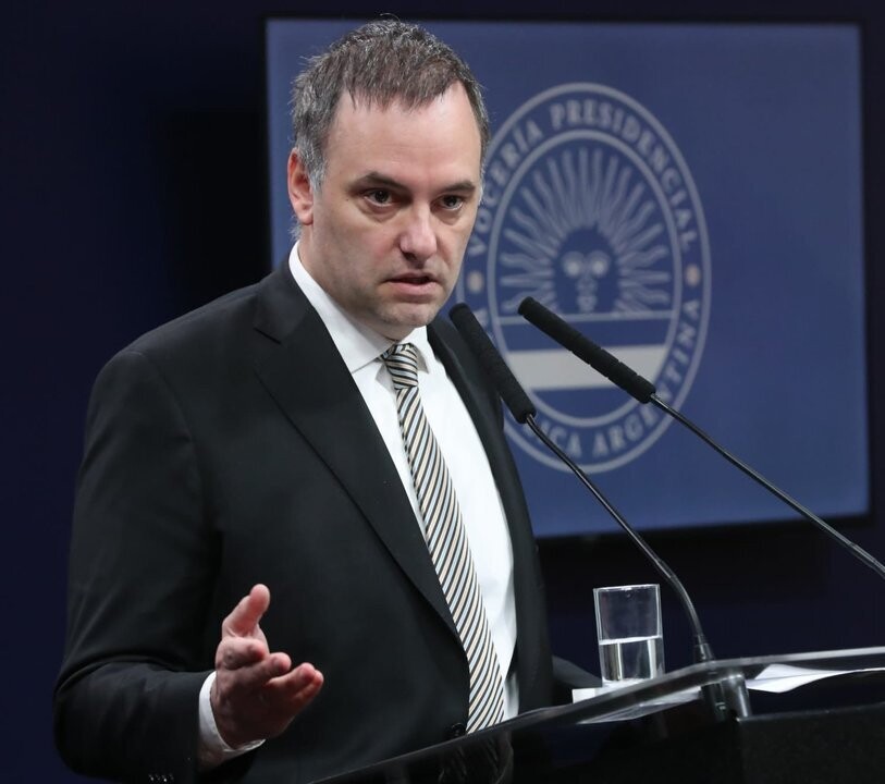 Правительство отрицает отставку министра Сандры Петтовелло и назначает нового официального лица