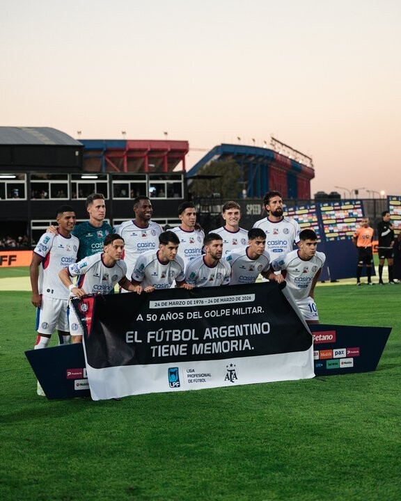 圣洛伦索队用补丁纪念独裁统治受害者