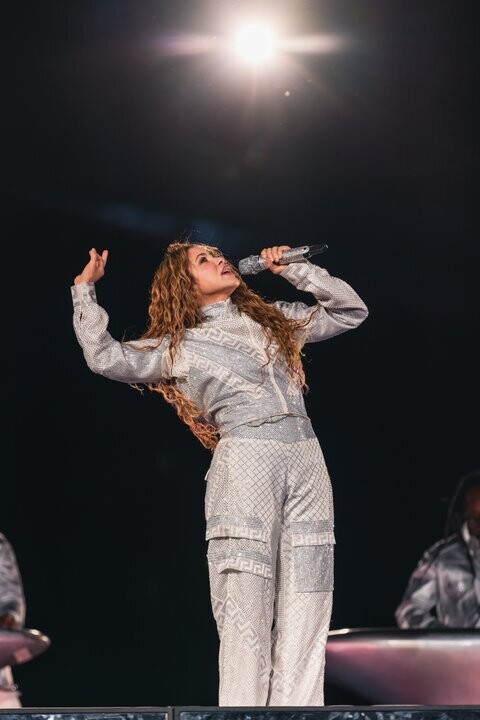 Shakira wows with expensive outfits at Buenos Aires concerts