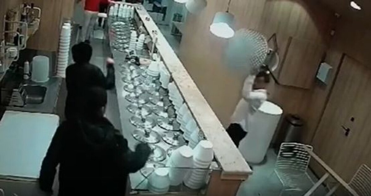 Сильная драка в мороженом магазине в Мар-дель-Плата
