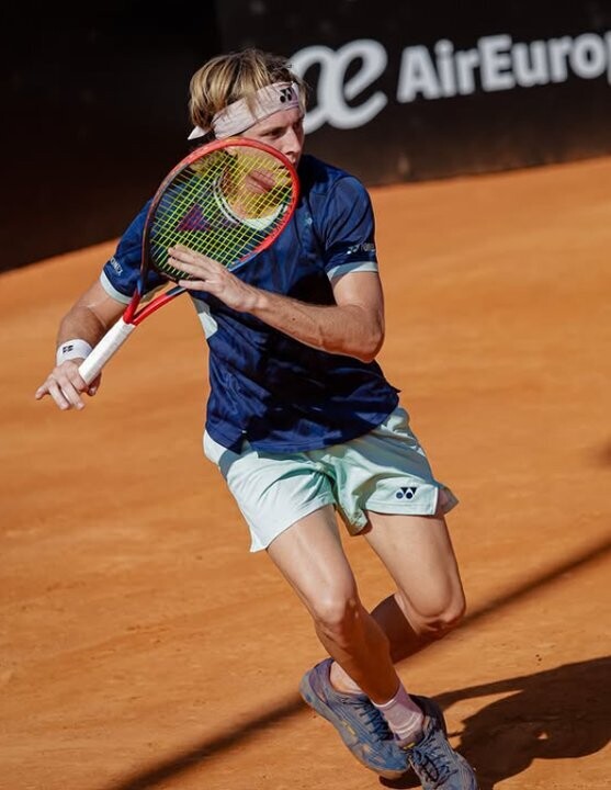 Argentine Tennis Players Advance to Buenos Aires Challenger Quarters