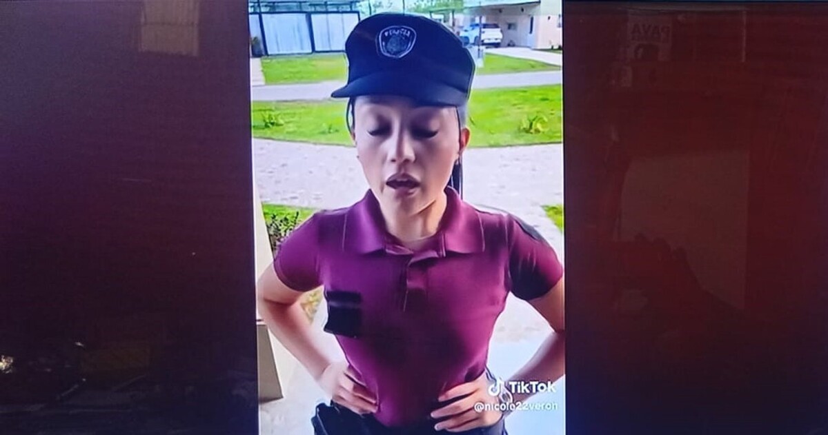 Офицера полиции Буэнос-Айреса отстранили за посты в соцсетях