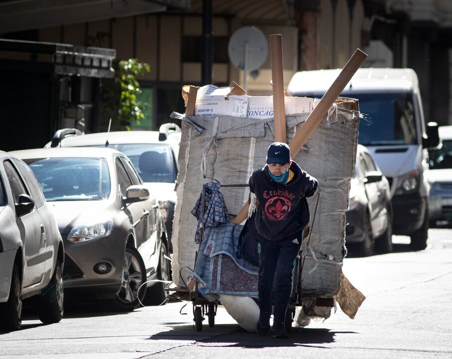 Poverty in Argentina drops to 7-year low