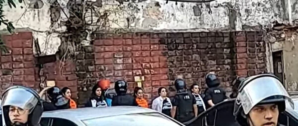 Активисты протестуют против поправок к Закону об ледниках в Аргентине