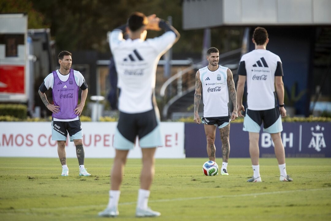 De Paul: We are footballers, not politicians