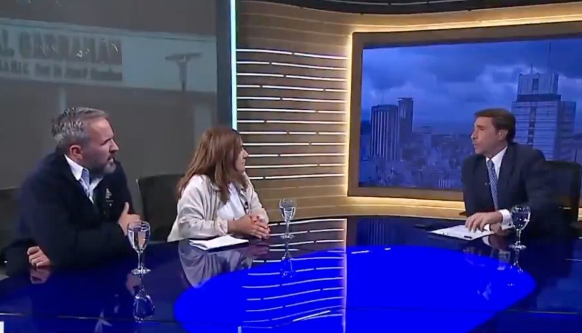 Tense Debate on Salaries and Politics Between Journalist and Hospital Workers