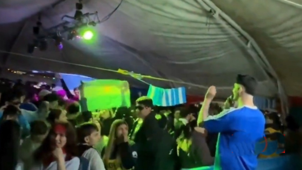 Студенты из Огненной Земли спели «Марш Мальвин» на выпускном