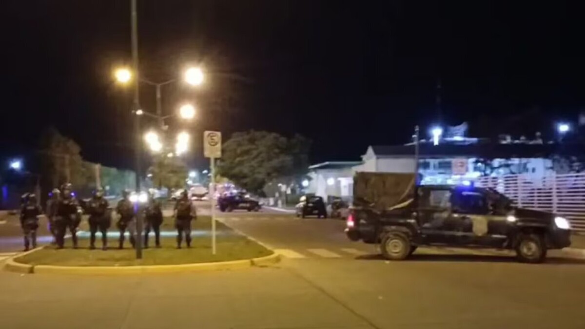 Двое заключенных обвинены в поджоге тюрьмы в Сальте