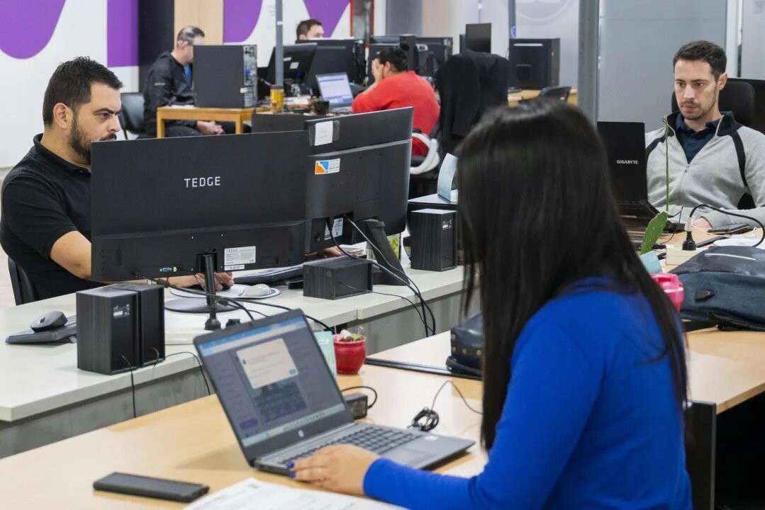 Argentina launches voluntary retirement plan for public sector employees