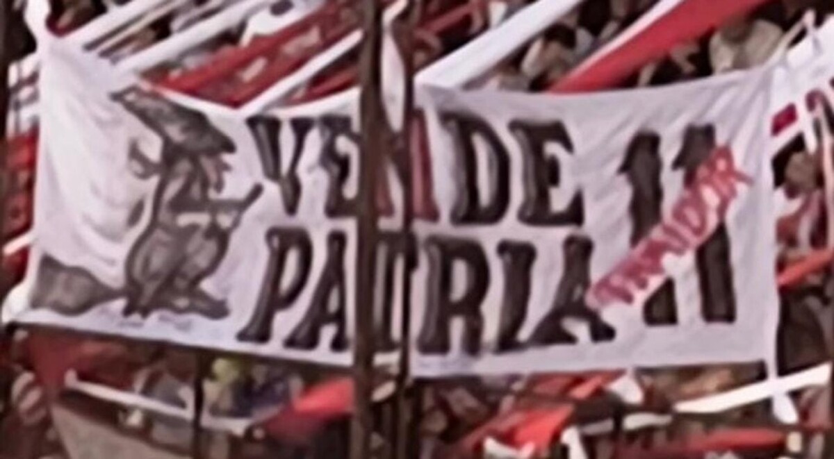 Фанаты "Барракас Централ" показали провокационное знамя на матче против "Платенсе"