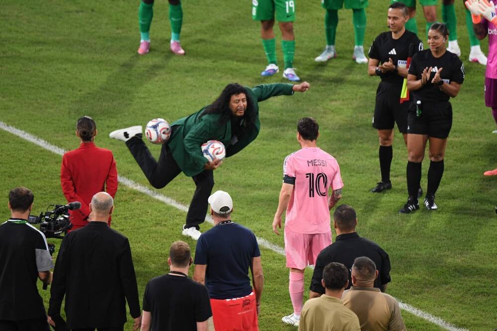 Месси встретился с колумбийской легендой вратарей