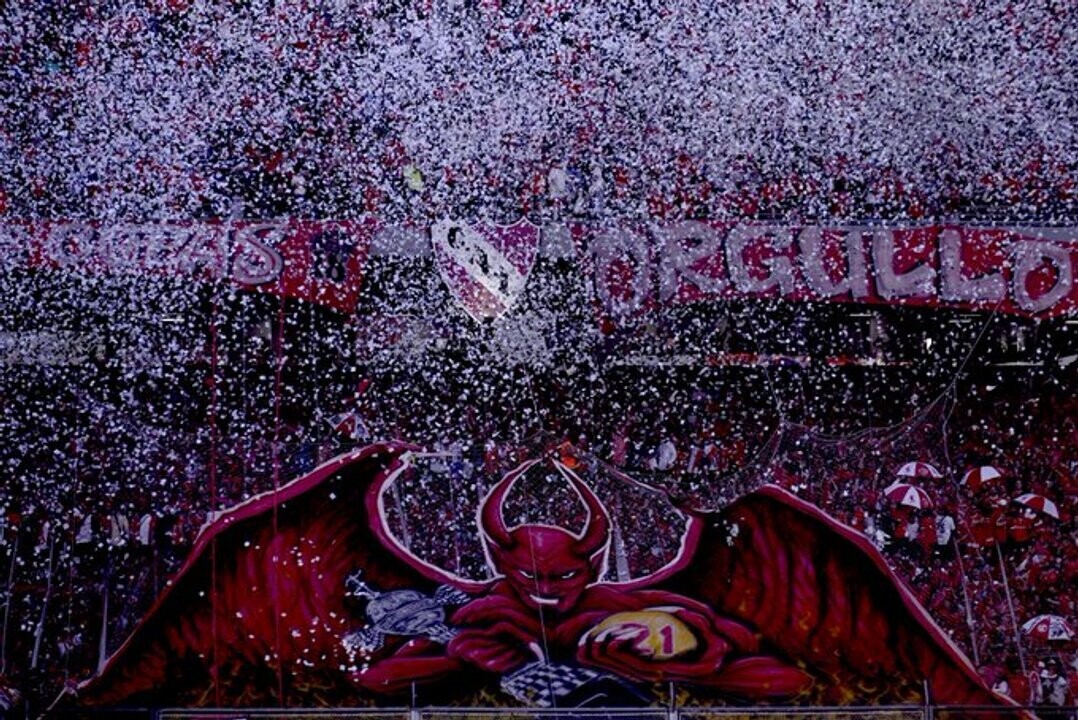 独立队庆祝胜利并在社交媒体上嘲讽竞技队