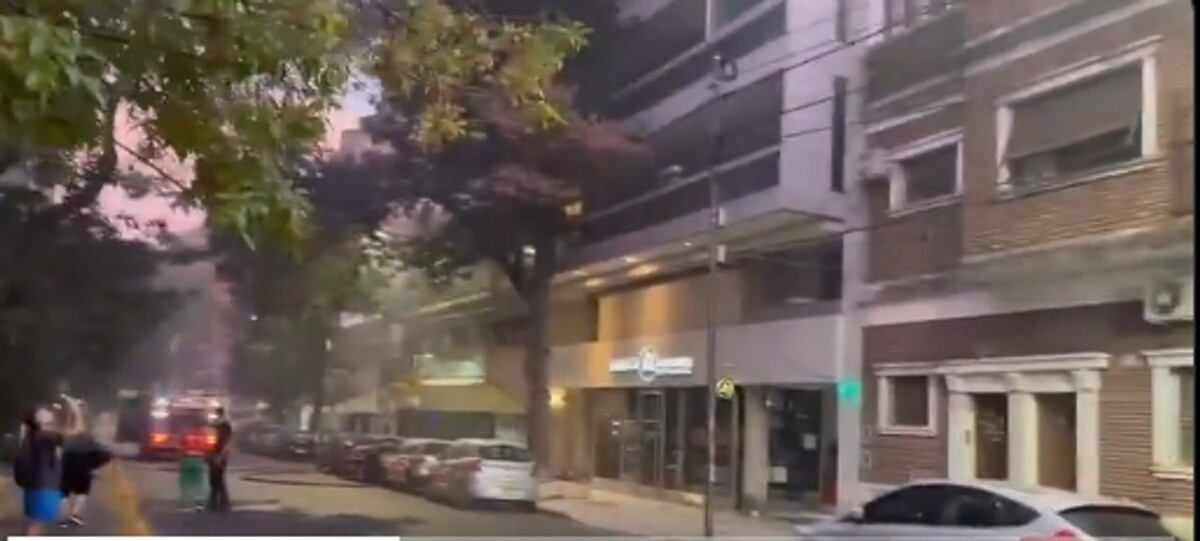 Два человека заблокированы в здании после пожара в Буэнос-Айресе