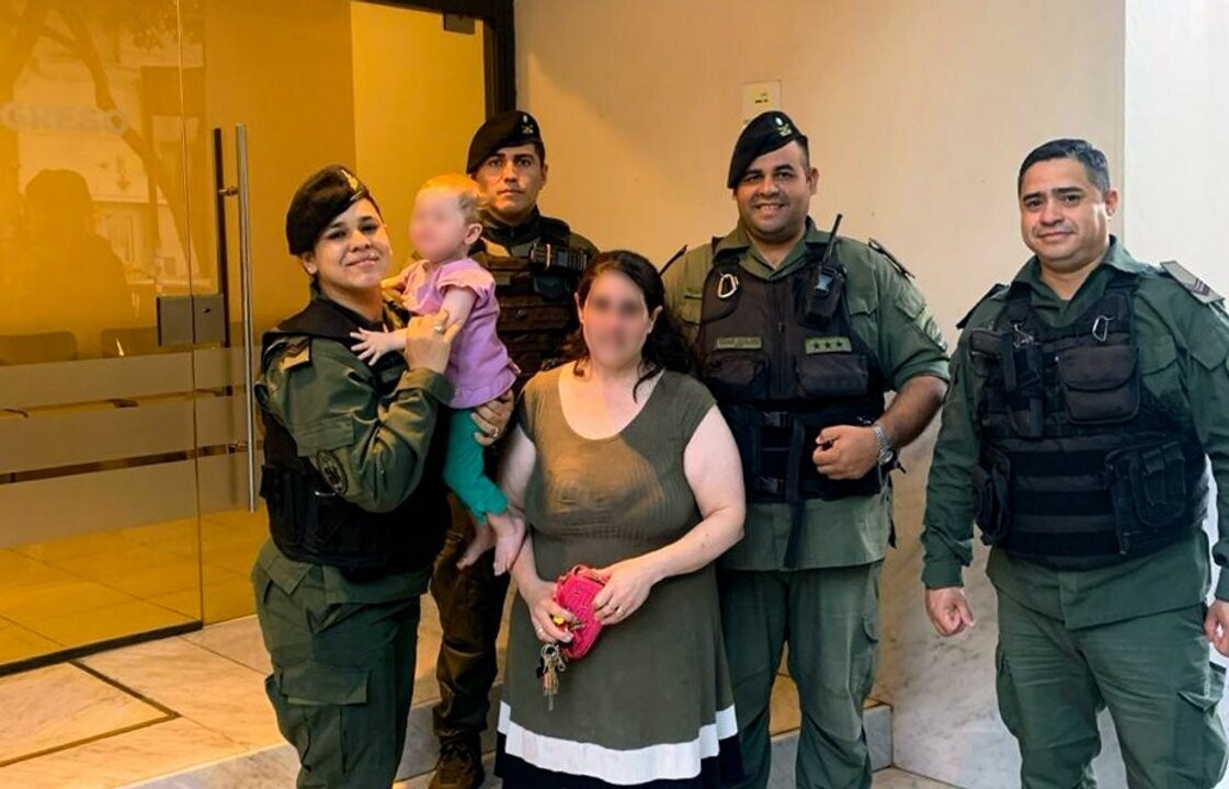 Gendarmes Save Choking Baby in Rosario