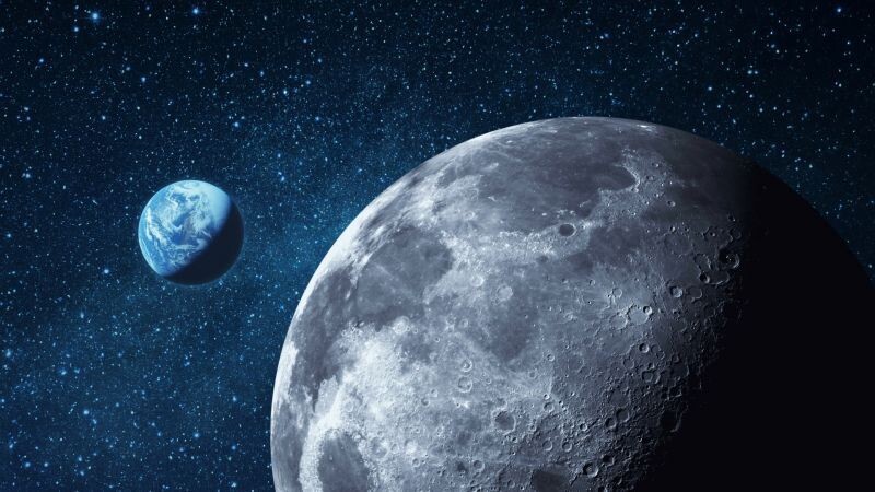 Луна удаляется от Земли: что это значит?