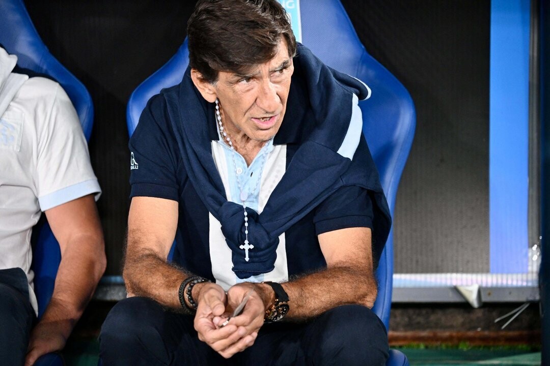 Costas defends Martínez after missed penalty