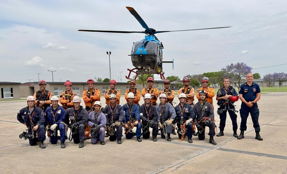 Десять пожарных из Аргентины завершили курс по спасательным операциям