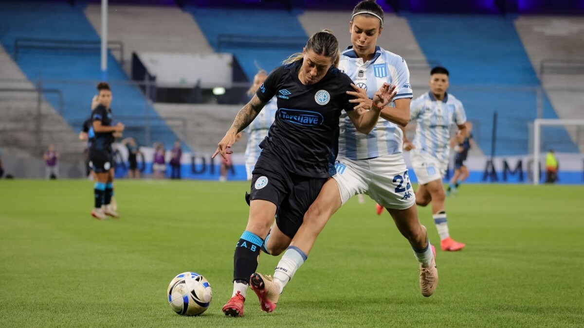 Rocío Bueno scores the winning goal in the Argentine championship final