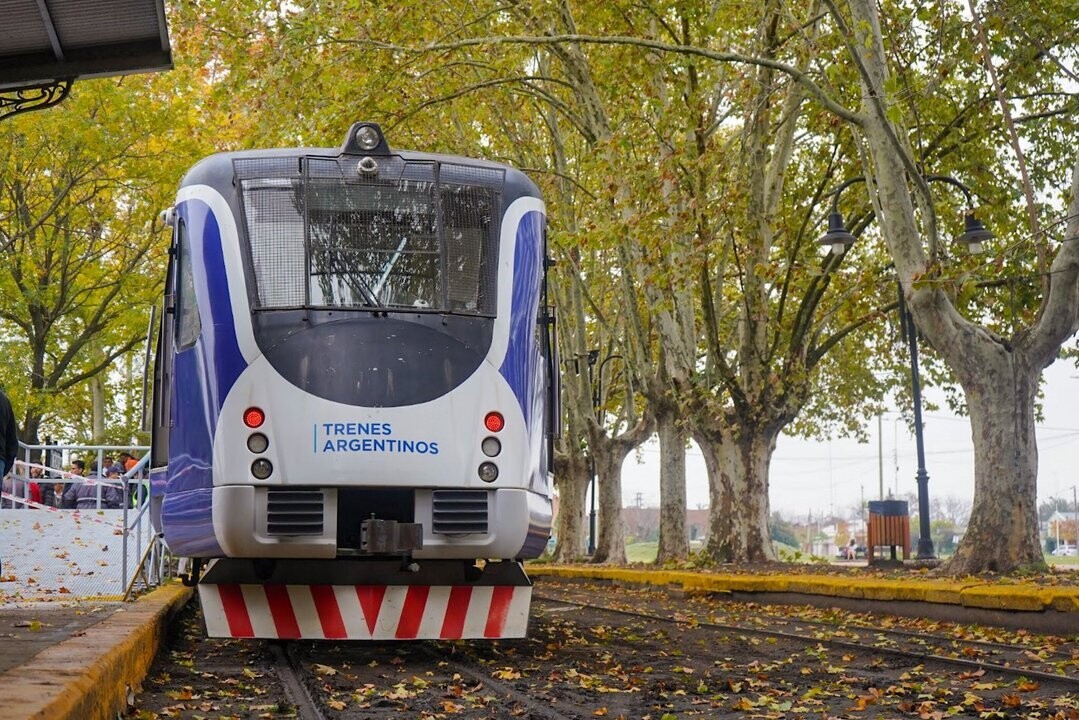 Открытие туристического поезда Eltren Mercedes-Tomás Jofré в провинции Буэнос-Айрес
