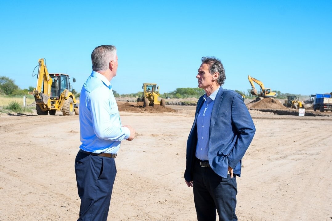 В Наварро открыли первый общественный бассейн