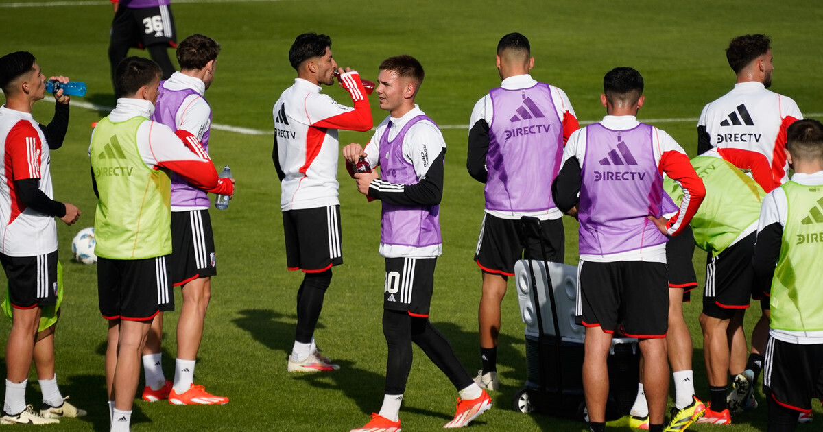 Новые футболисты River Plate выбирают свои номера майек