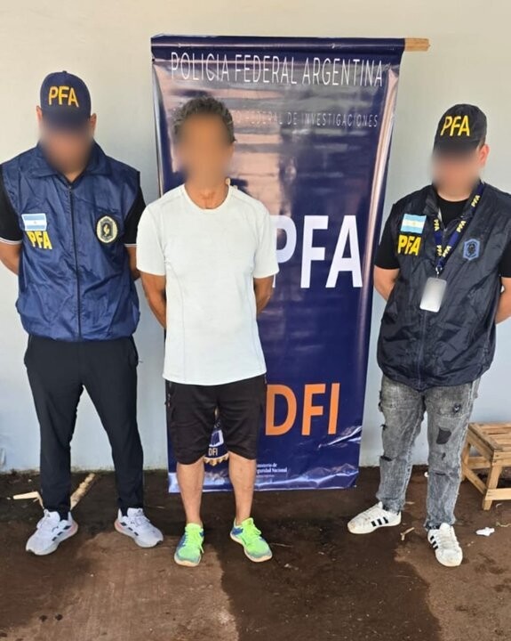 涉嫌虐待未成年人的出租车司机被捕