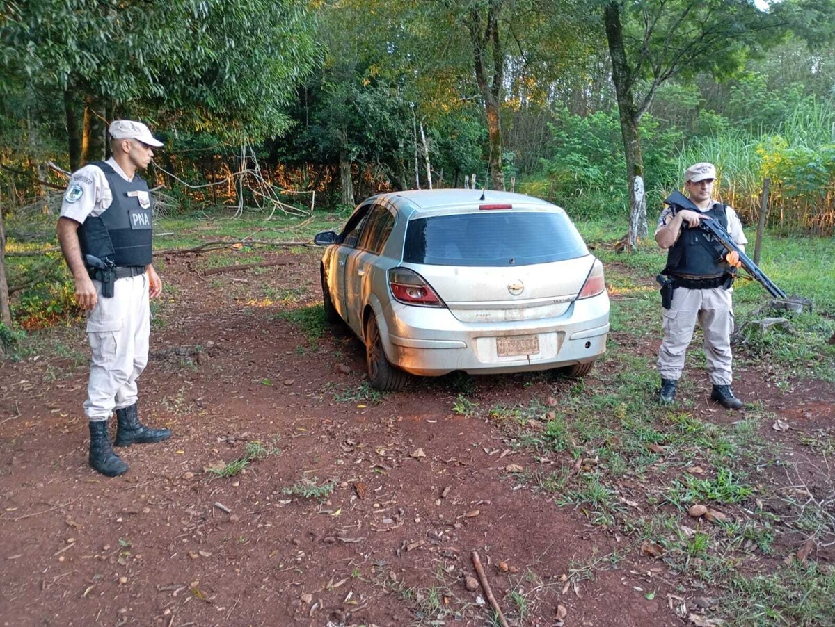 阿根廷部队在巴拉圭边境缴获近100公斤大麻