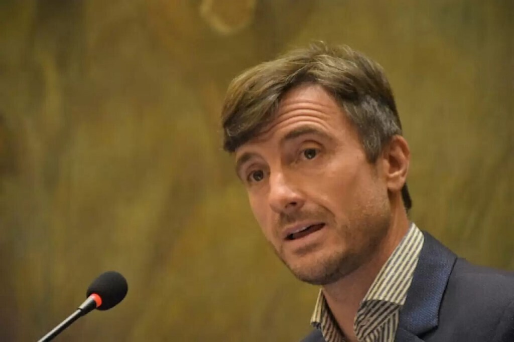 Морон представляет бюджет на 2026 год с приоритетом в здравоохранении и безопасности