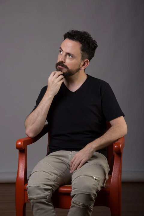 巴勃罗·莫利纳里谈他的“Demasiado”秀