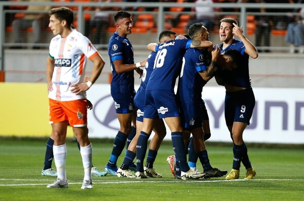 Тальерес побеждает Кобресаль 2-0 в матче Копа Либертадорес