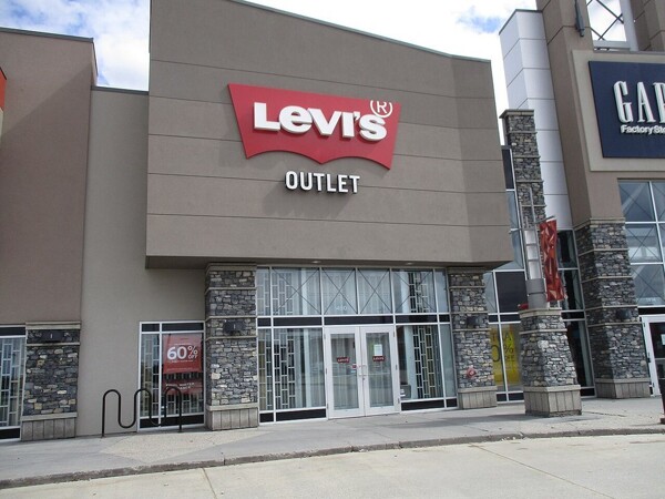 The Economic Mystery: Why Jeans in Argentina Cost Double