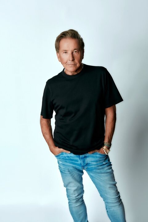 Рикардо Монтанер объявляет о возвращении на сцену с мировым турне в 2026 году