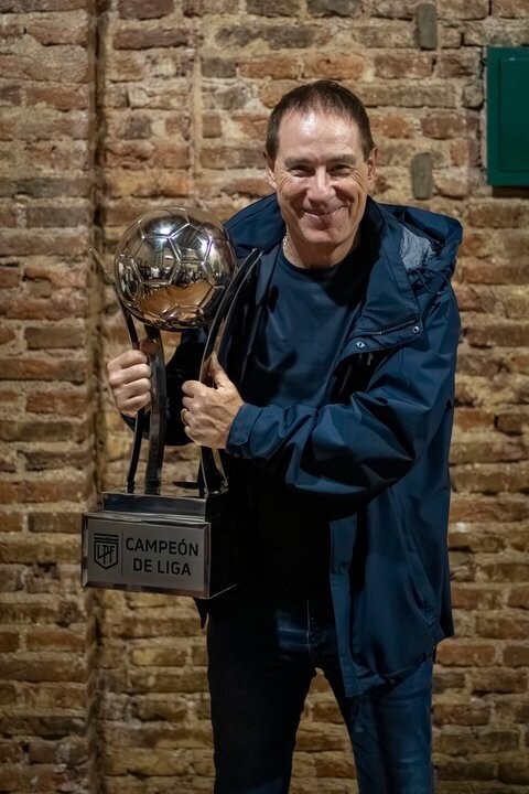 Скандал вокруг чемпионства «Росарио Сентраль»: трофей вручили до окончания заседания АФА