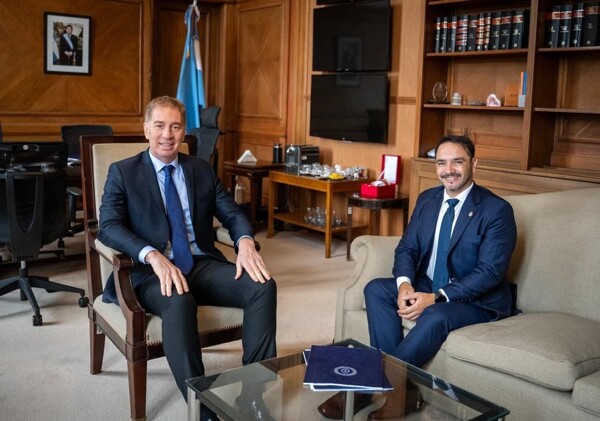 Argentina's Government Offers Provinces Low-Interest Loans to Avoid Debt Crisis