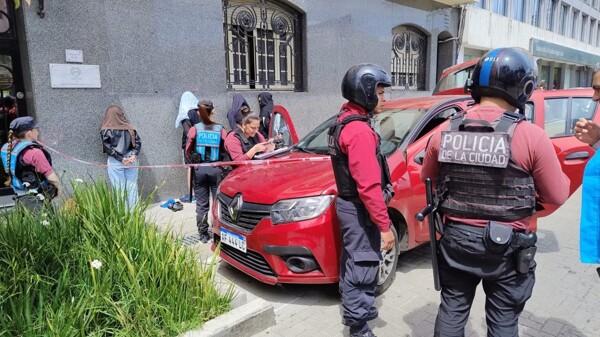 Buenos Aires Police Detain Group with Drugs and Car Theft Tools