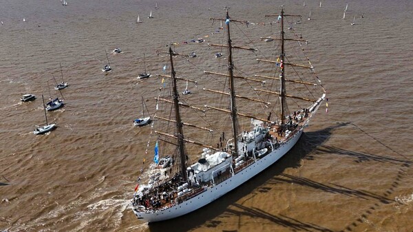 Фрегат «Либертад» начал 54-й международный учебный поход