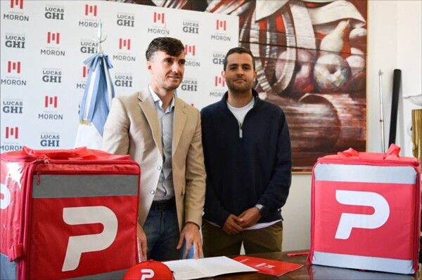 Morón Mayor Inaugurates Rest Station for Couriers