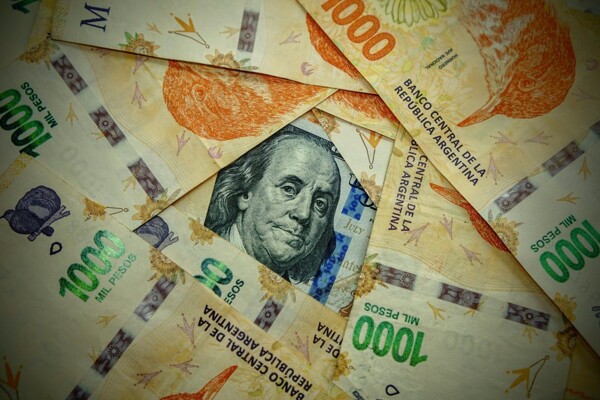 The dollar in Argentina falls significantly