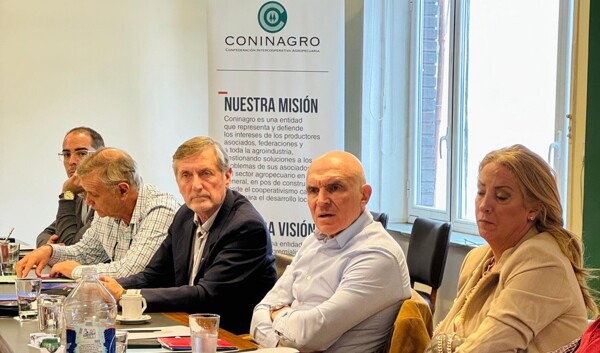 Встреча между Coninagro и депутатом Эсперт перед выставкой Агроактив в Армстронге