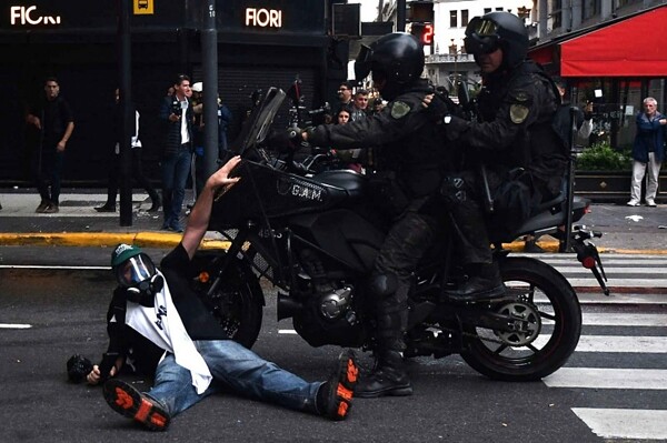 Отчет о свободе выражения в Аргентине: репрессии против журналистов выросли на 66%