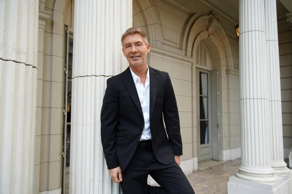 Адриан Суар извинился перед Мартином Босси на премьере спектакля в Мар-дель-Плате