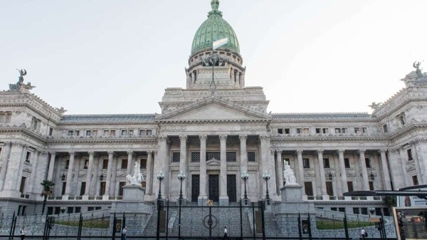 Argentina Senate Postpones Glacier Law Reform Debate