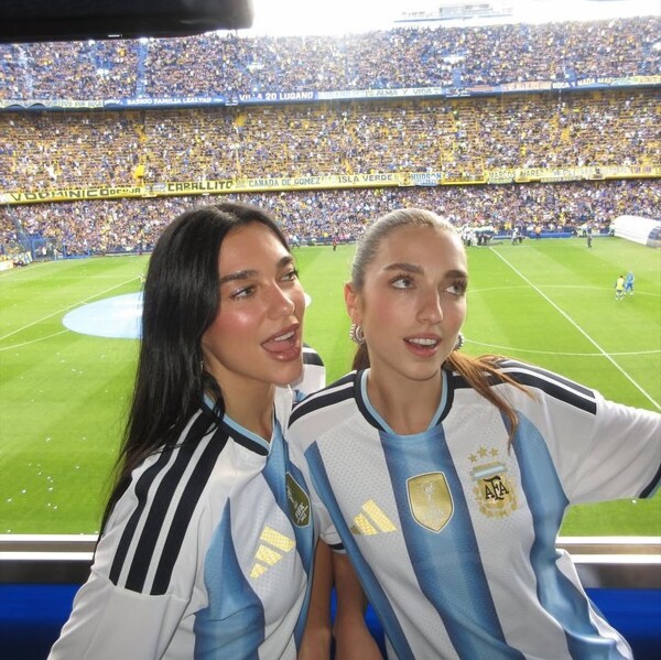 Дуа Липа посетила Аргентину и посетила суперкласико в Буэнос-Айресе