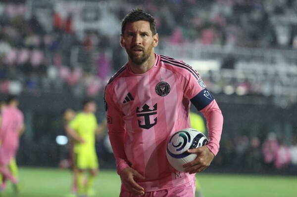 Messi Scores 900th Career Goal