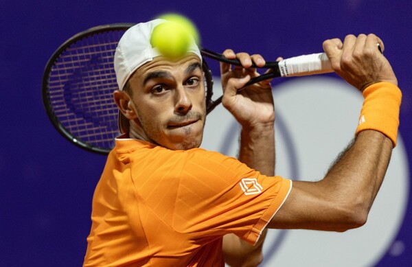 阿根廷网球选手塞伦多洛晋级阿根廷公开赛第三轮