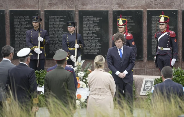 米莱利用马尔维纳斯战争周年纪念警告石油项目