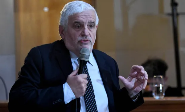 Правительство запросило отставку секретаря по биоэкономике