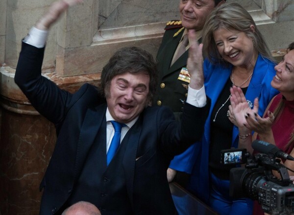 Political Analyst: Milei Benefits More from Polarizing than Solving Economic Problems