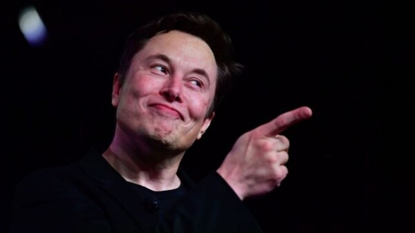 Илон Маск планирует использовать гуманоидных роботов в 2024 году
