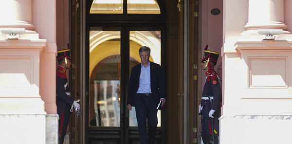 Центральный банк Аргентины объявляет о значительном изменении валютной стратегии